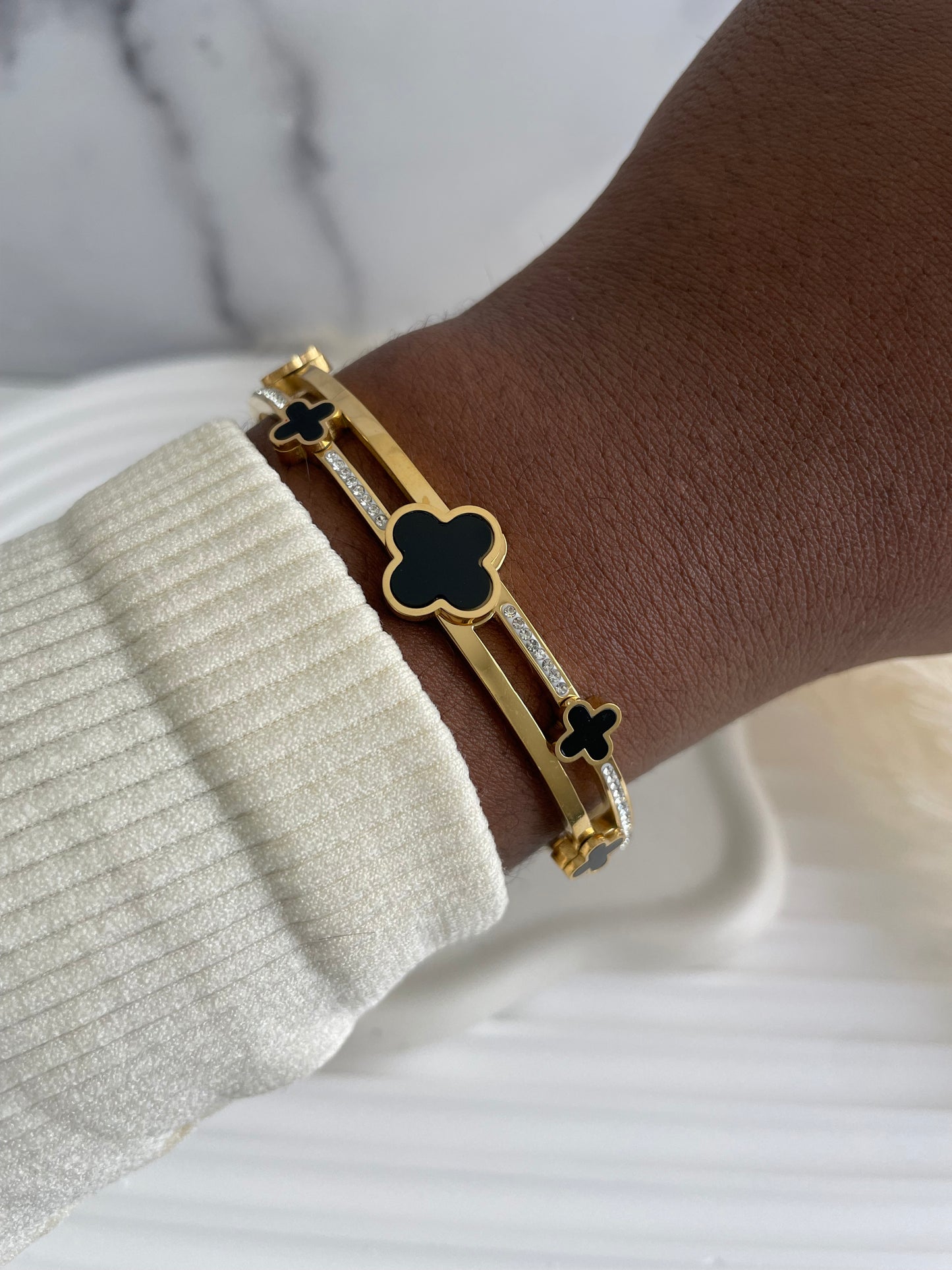 Aria (Black)