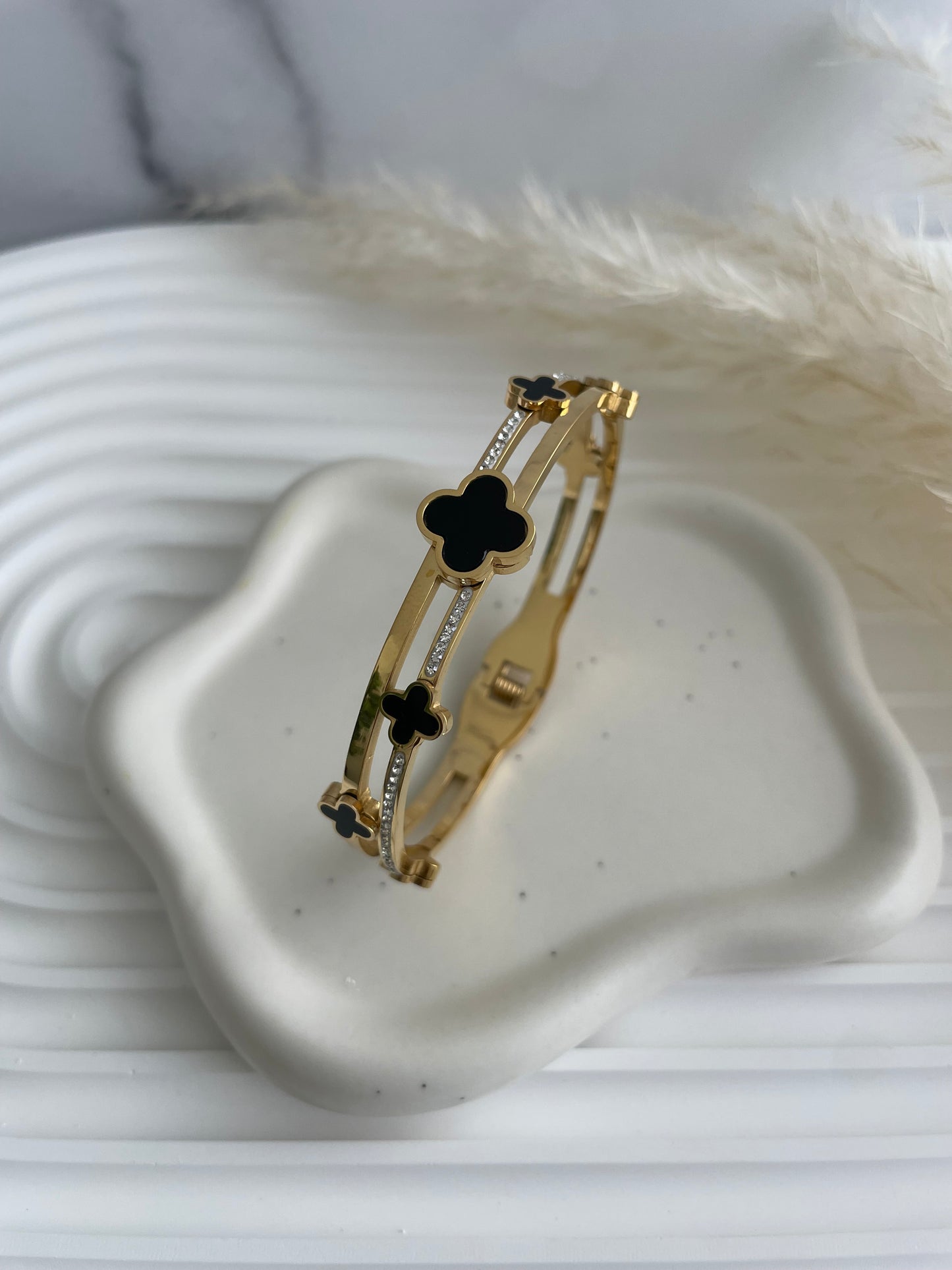 Aria (Black)