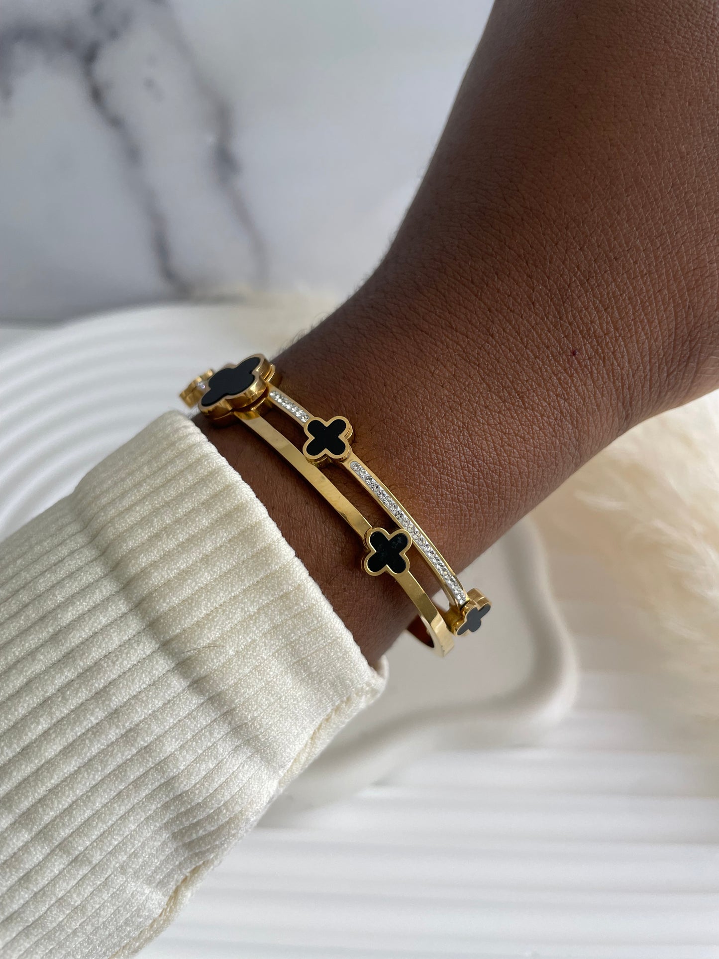Aria (Black)