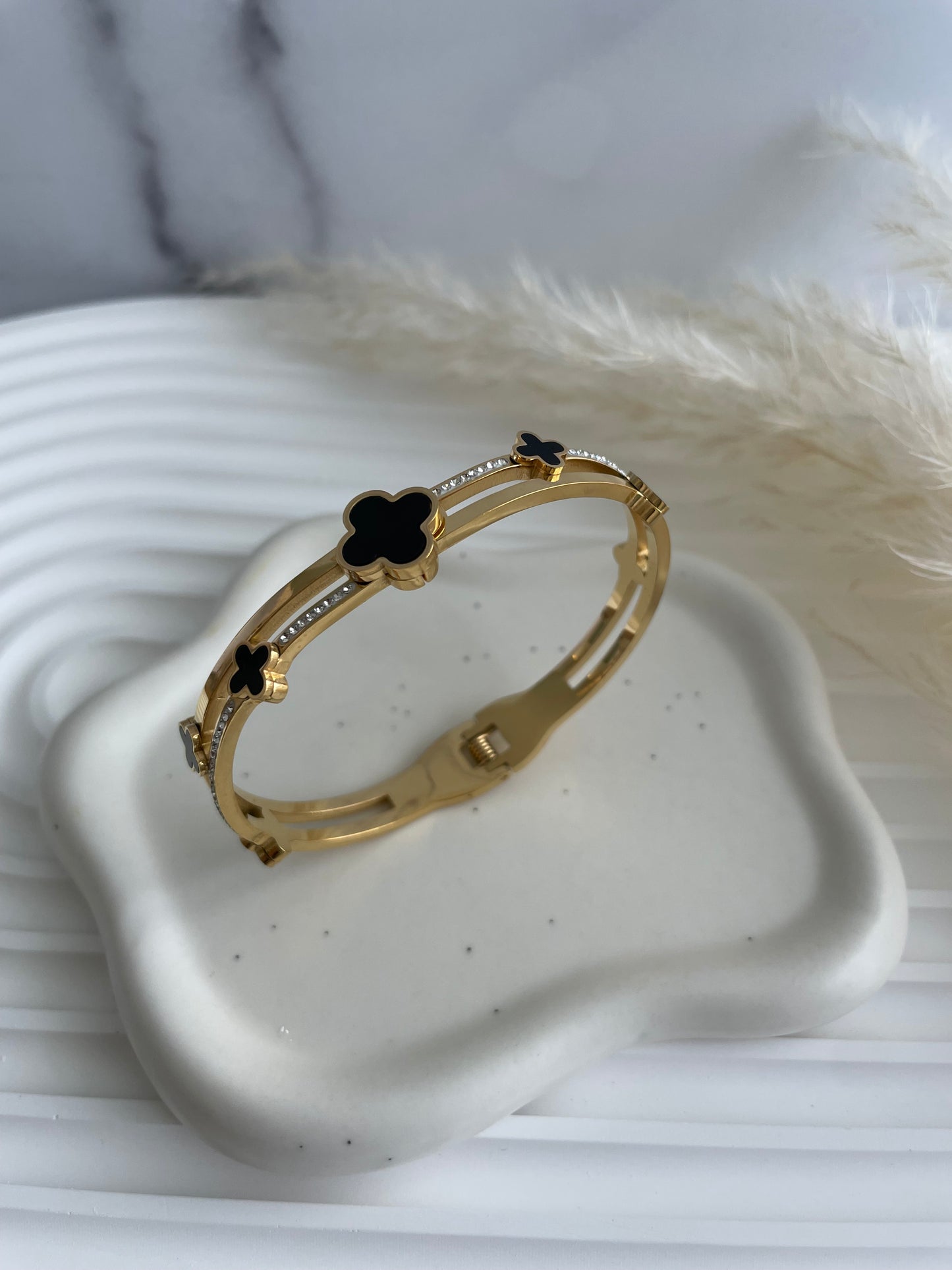 Aria (Black)